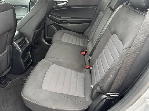 Used 2024 Ford Edge SE image 11