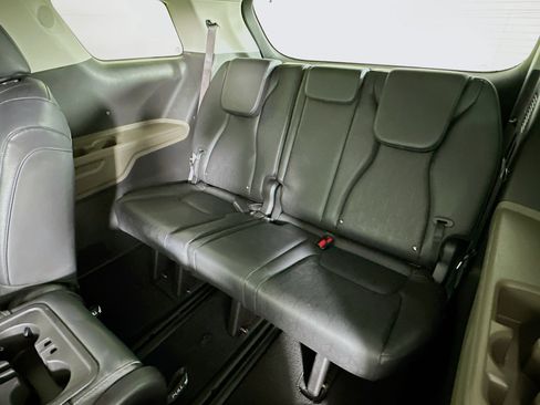Used 2025 Kia Carnival FWD image 29