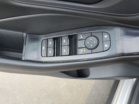 Used 2024 Nissan Rogue S FWD image 29