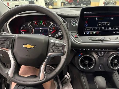 Used 2025 Chevrolet Blazer LT FWD image 16
