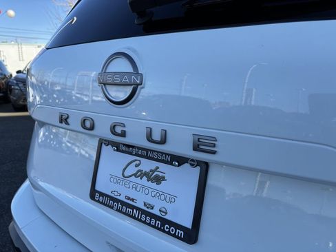 Used 2024 Nissan Rogue S image 11