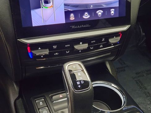 Used 2022 Maserati Quattroporte Modena image 40