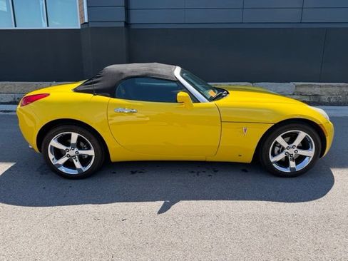 Used 2007 Pontiac Solstice Convertible w/ Preferred Package RWD image 2