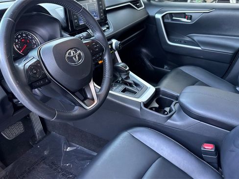 Used 2019 Toyota RAV4 XLE Premium image 14