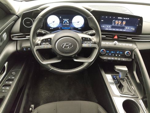Used 2023 Hyundai Elantra SEL w/ Convenience Package FWD image 22