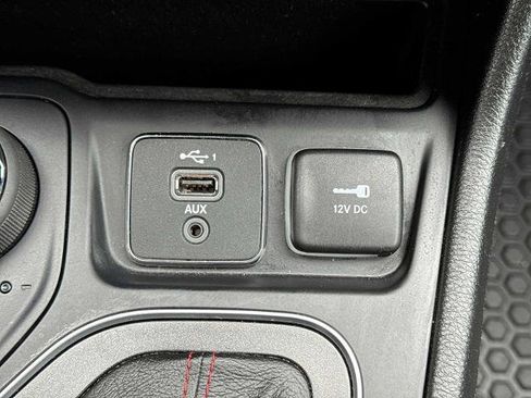 Used 2022 Jeep Cherokee Trailhawk w/ Trailhawk Elite Value Package AWD/4WD image 30