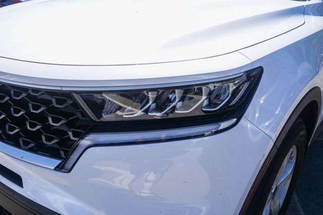 Certified 2023 Kia Sorento LX FWD image 5