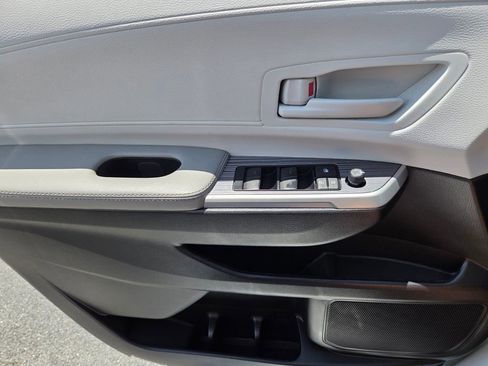 Used 2025 Toyota Sienna LE FWD image 26