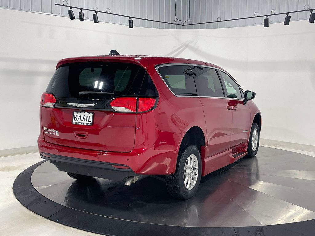 Used 2026 Chrysler Voyager LX FWD image 6