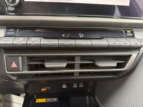 Used 2025 Toyota Camry SE image 23