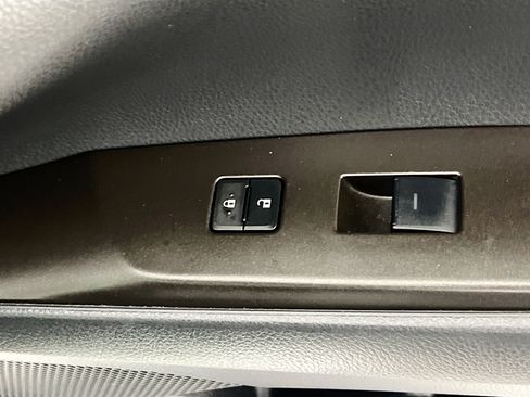 Used 2021 Toyota Camry SE image 31