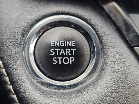 Used 2013 Toyota RAV4 Limited image 27