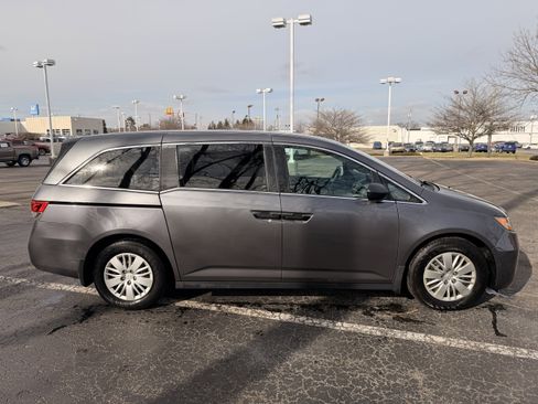 Used 2016 Honda Odyssey LX image 2