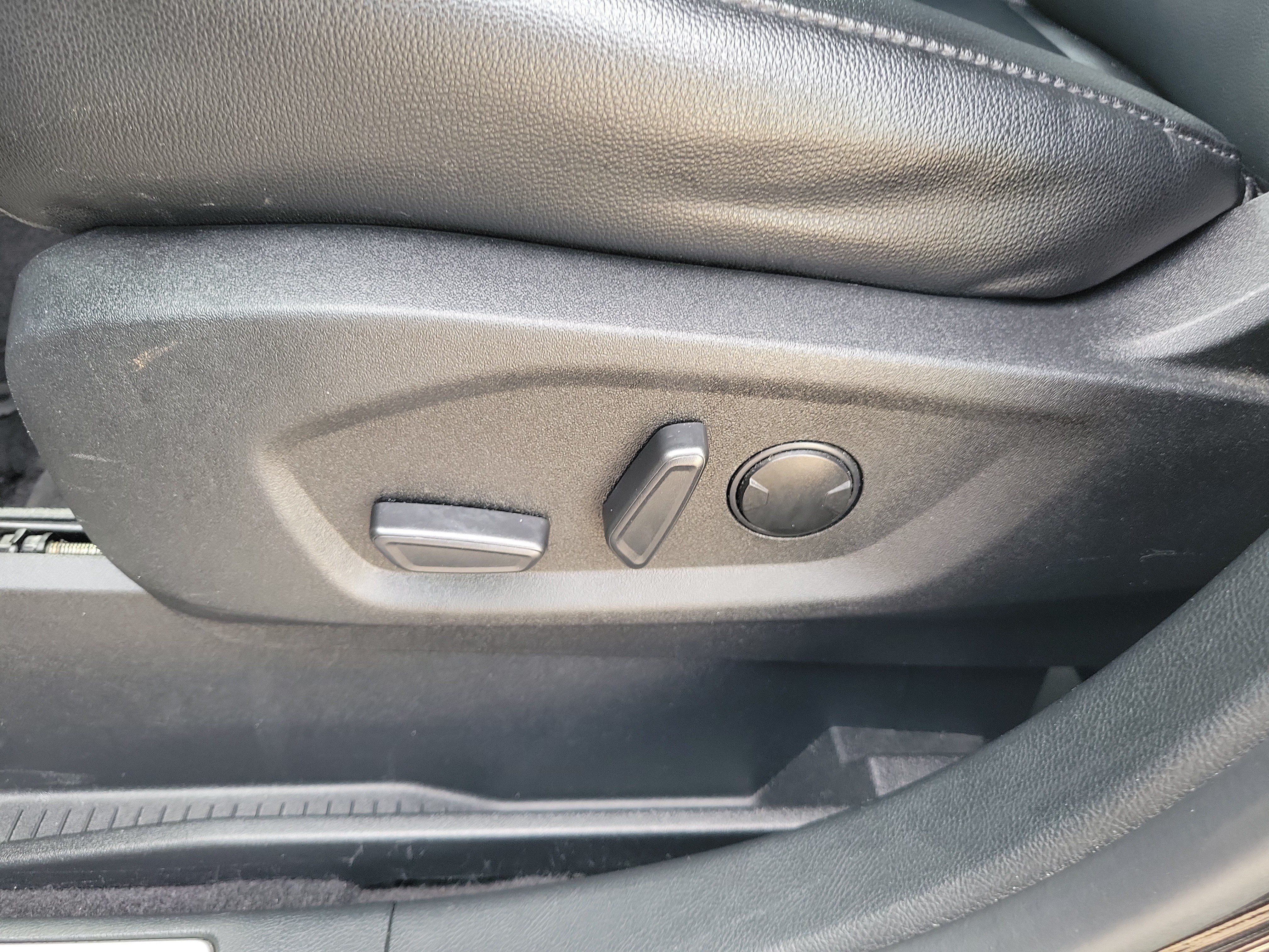 Used 2023 Ford Edge Titanium AWD/4WD image 17