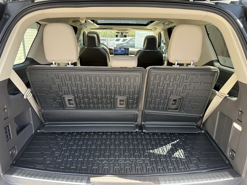 Used 2024 Lincoln Navigator Reserve AWD/4WD image 47
