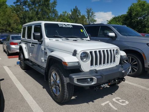 Used 2019 Jeep Wrangler Unlimited Sahara AWD/4WD image 3