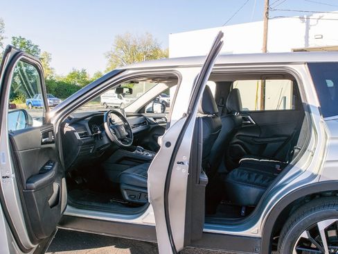 Used 2024 Mitsubishi Outlander SE image 8