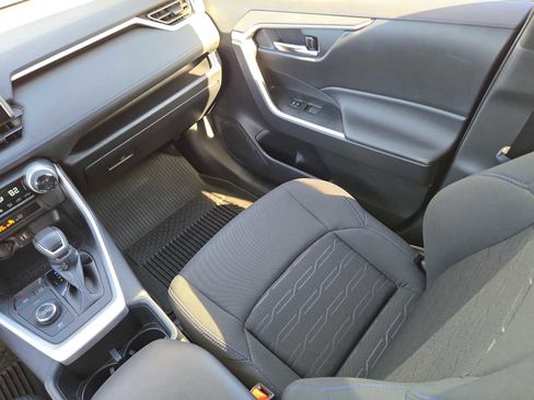 Used 2025 Toyota RAV4 SE image 14