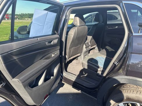 Used 2025 Volkswagen Atlas Cross Sport SEL Premium R-Line AWD/4WD image 15