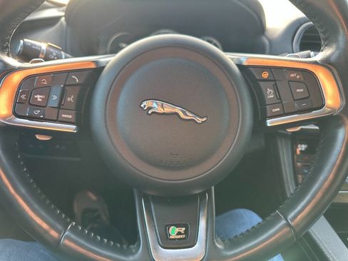Used 2018 Jaguar F-PACE R-Sport image 20