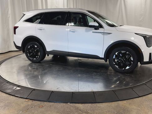 New 2026 Kia Sorento S image 2
