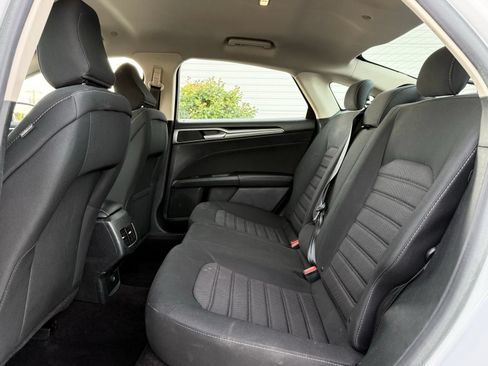 Used 2020 Ford Fusion SE FWD image 15