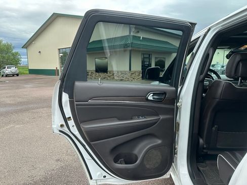 Used 2019 Jeep Grand Cherokee Overland AWD/4WD image 21