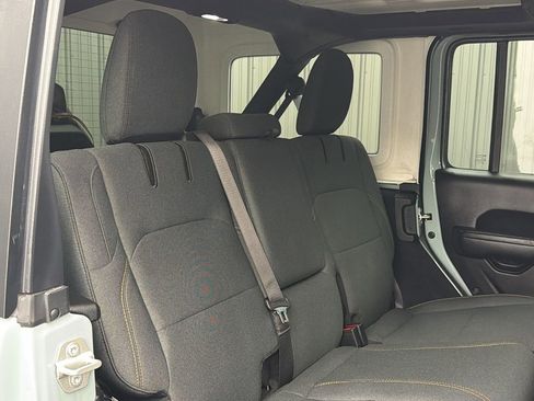 Used 2024 Jeep Wrangler Unlimited image 35