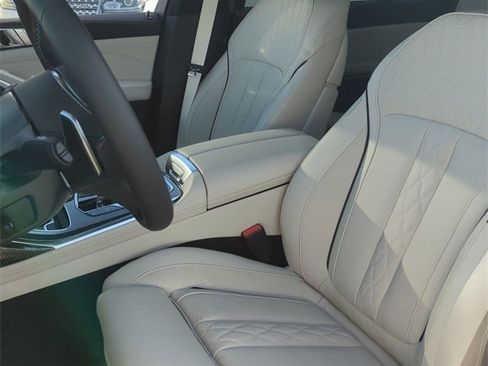 New 2026 BMW X7 M60i image 17