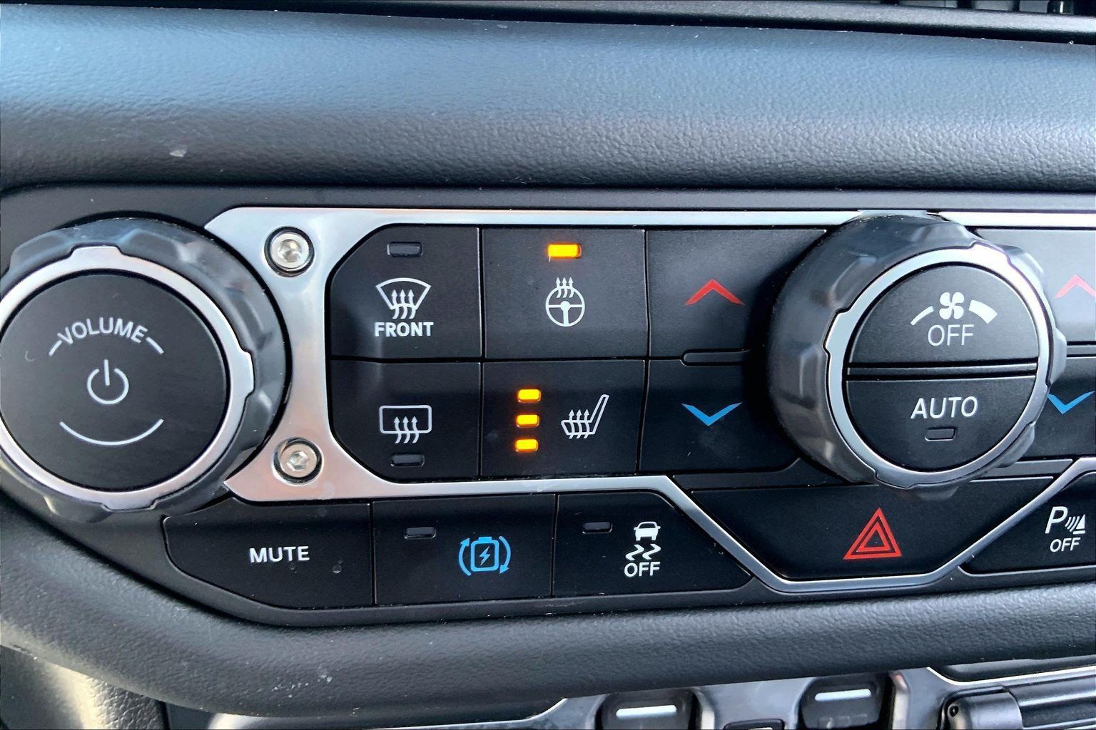 Used 2024 Jeep Wrangler High Altitude AWD/4WD image 32