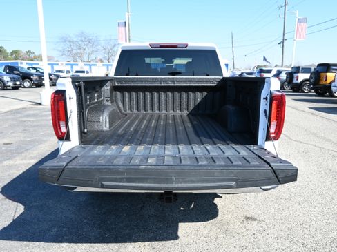 Used 2025 GMC Sierra 1500 SLT image 5