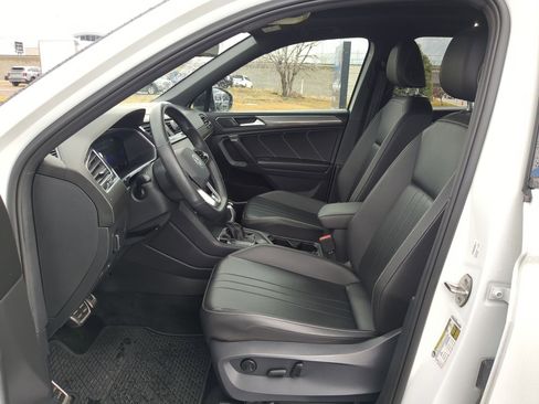 Used 2022 Volkswagen Tiguan SE R-Line image 18