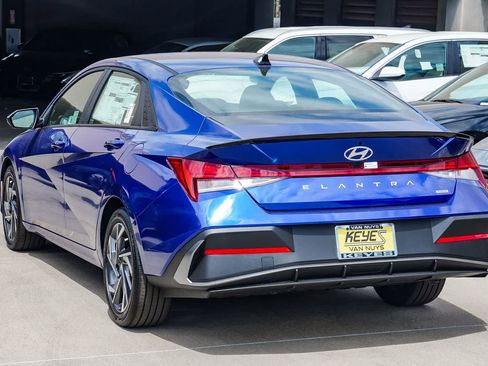 Certified 2025 Hyundai Elantra SEL FWD image 2