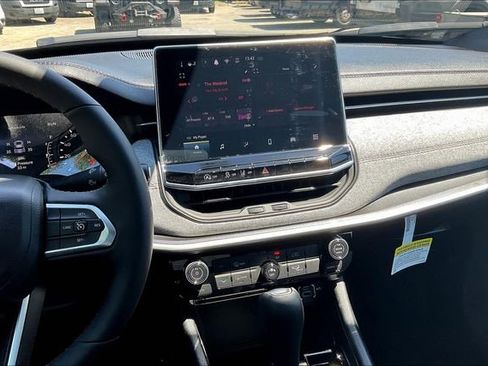 New 2024 Jeep Compass Latitude image 8