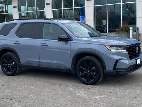 Certified 2025 Honda Pilot Black Edition image 1