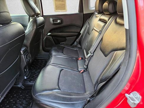 Used 2018 Jeep Compass Latitude FWD image 14