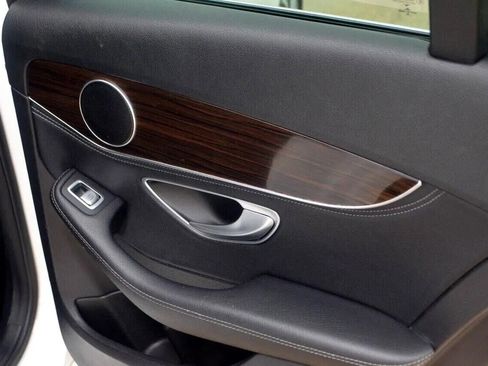 Used 2015 Mercedes-Benz C 300 Sedan image 24