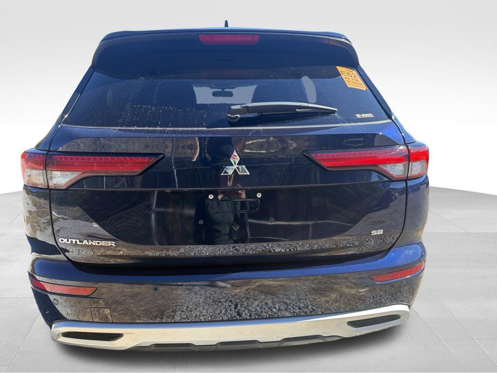 Used 2024 Mitsubishi Outlander SE Black Edition AWD/4WD image 11