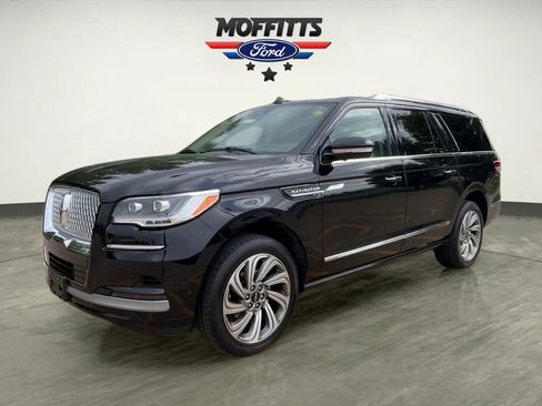 Used 2022 Lincoln Navigator L Reserve AWD/4WD image 1