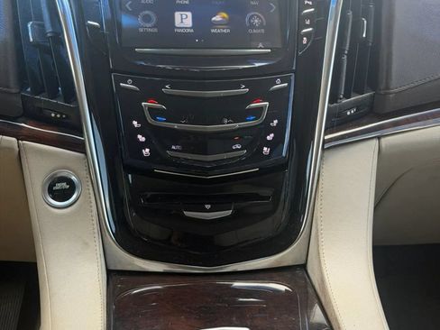 Used 2015 Cadillac Escalade ESV Luxury RWD image 16