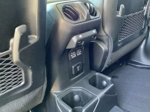 Used 2025 Jeep Wrangler Unlimited Rubicon w/ Convenience Group AWD/4WD image 28