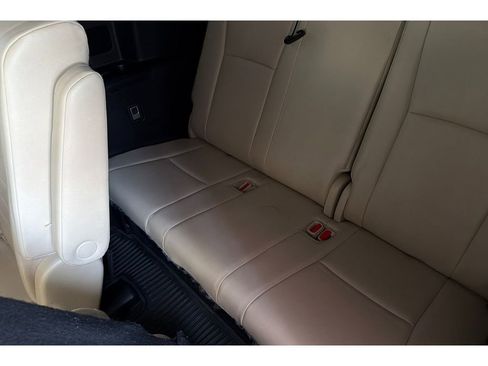 Used 2021 Toyota Highlander XLE AWD/4WD image 17