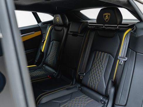 Used 2025 Lamborghini Urus SE AWD/4WD image 65