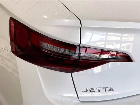 Used 2024 Volkswagen Jetta SE w/ Panoramic Sunroof Package image 34