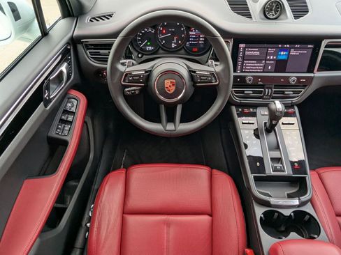 Used 2025 Porsche Macan image 15