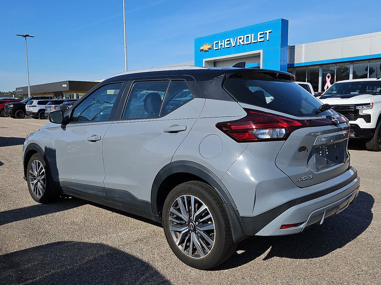 Used 2023 Nissan Kicks SV FWD image 4