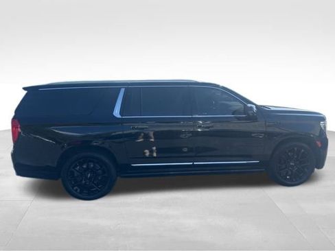 Used 2022 GMC Yukon XL Denali w/ Denali Premium Package image 7