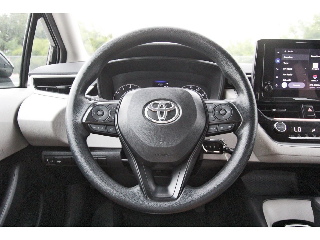 Used 2025 Toyota Corolla LE FWD image 16
