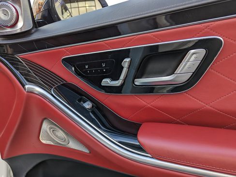 Used 2021 Mercedes-Benz S 580 4MATIC Sedan w/ AMG Line image 31