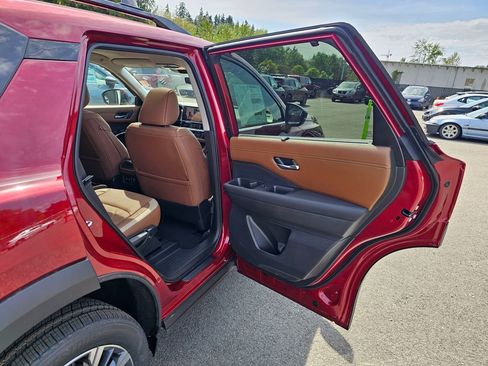 New 2026 Nissan Pathfinder Platinum AWD/4WD image 27